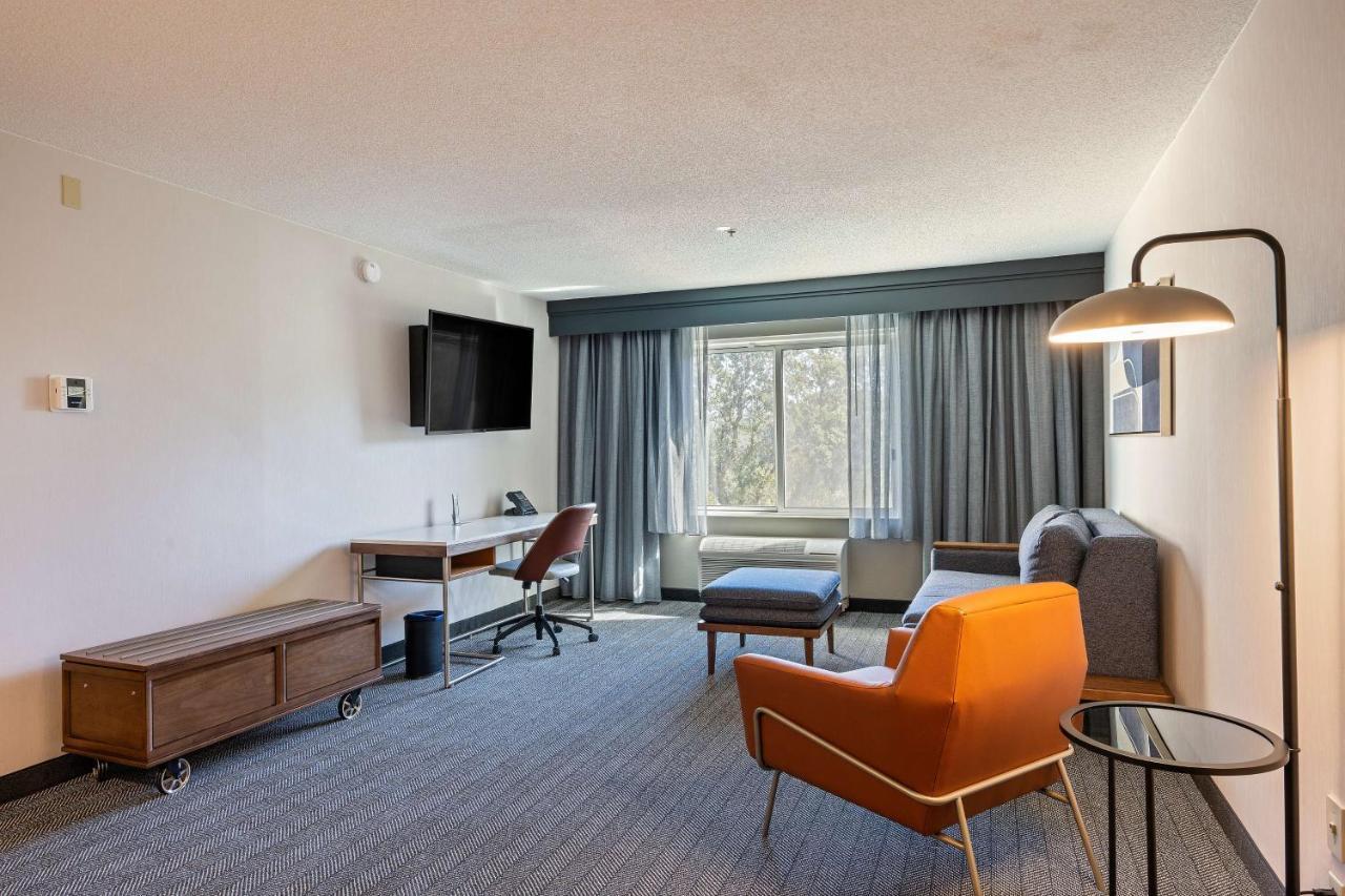 Sonesta Select Hotel
